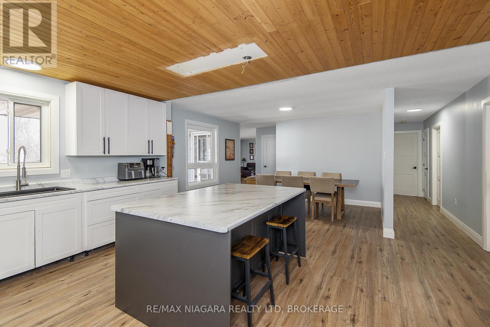 Photo 7 of 4530 Marshall Road, Niagara Falls ON