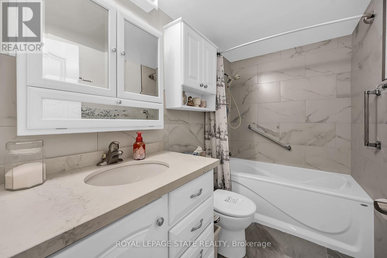 Photo 20 of 208 11 Woodman Drive S, Hamilton ON