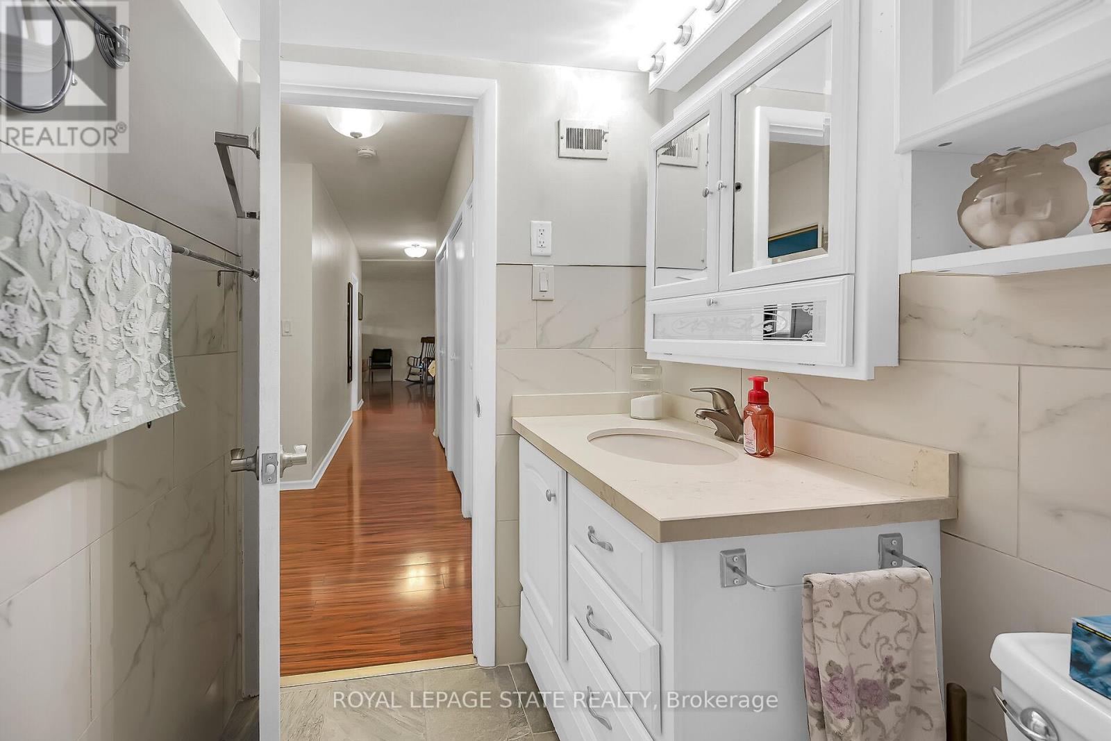 Photo 21 of 208 11 Woodman Drive S, Hamilton ON