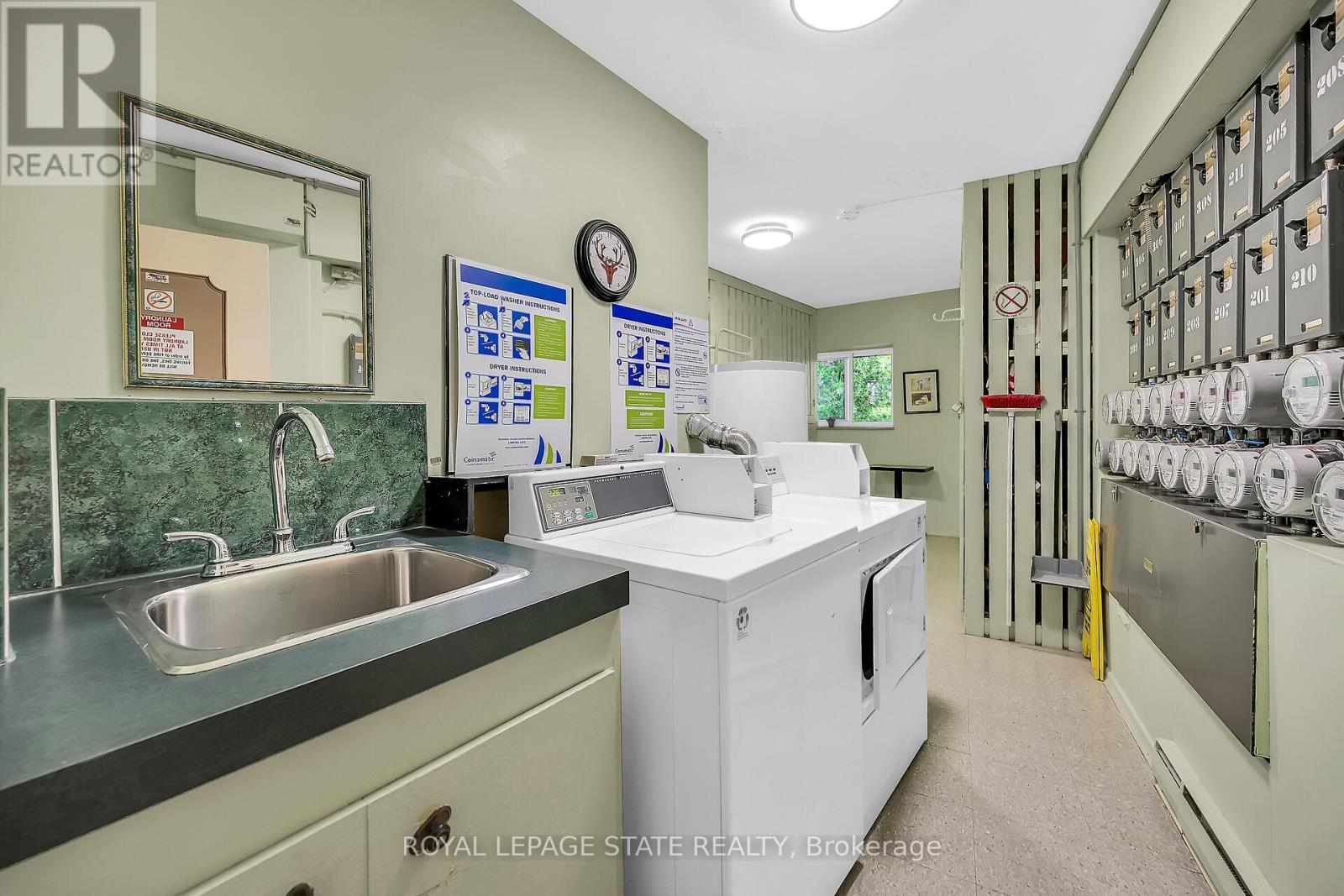Photo 26 of 208 11 Woodman Drive S, Hamilton ON