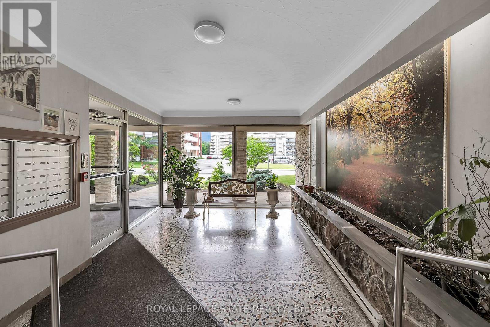 Photo 28 of 208 11 Woodman Drive S, Hamilton ON