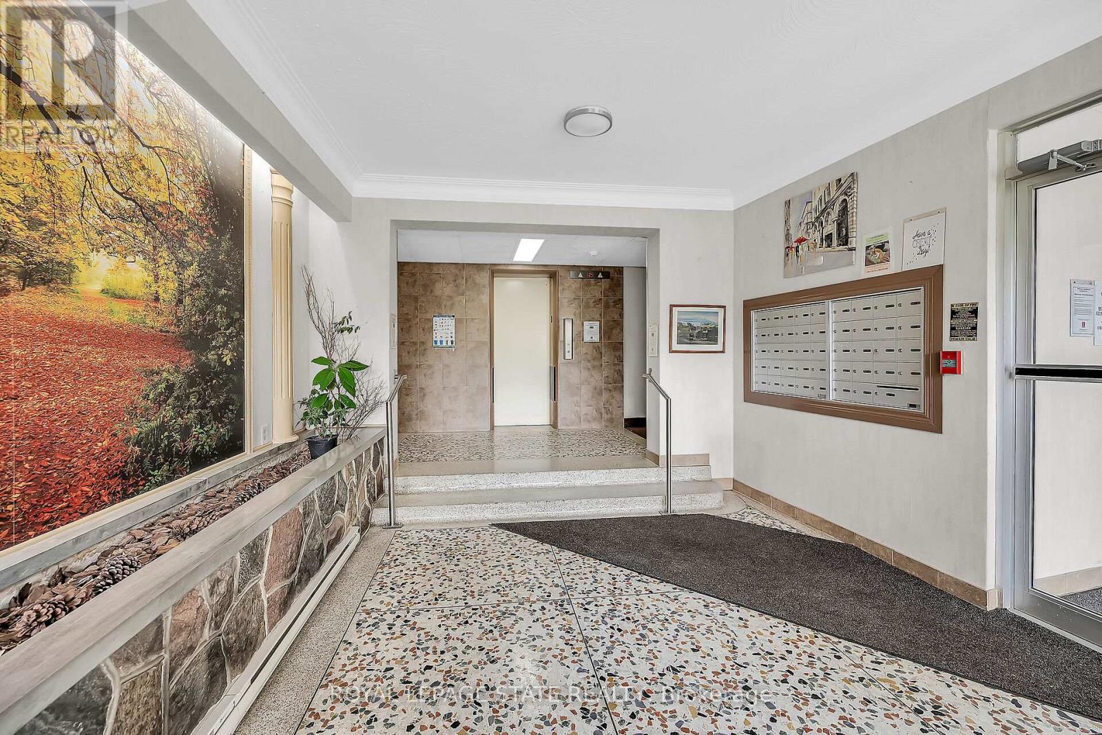 Photo 29 of 208 11 Woodman Drive S, Hamilton ON