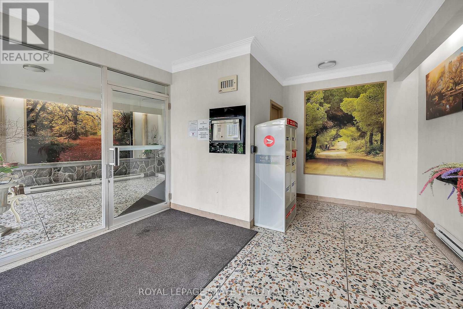 Photo 30 of 208 11 Woodman Drive S, Hamilton ON