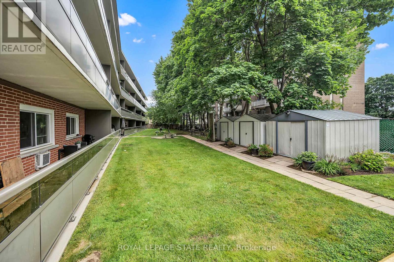 Photo 32 of 208 11 Woodman Drive S, Hamilton ON