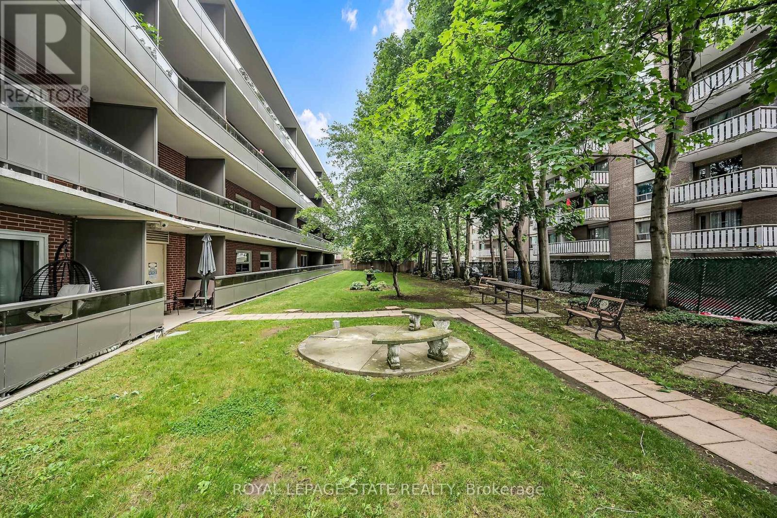 Photo 33 of 208 11 Woodman Drive S, Hamilton ON