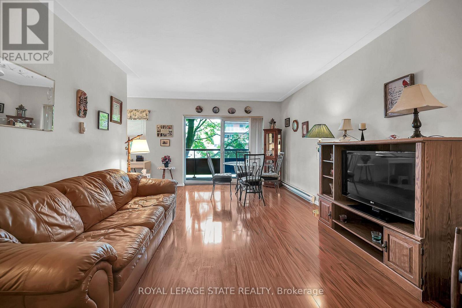 Photo 6 of 208 11 Woodman Drive S, Hamilton ON