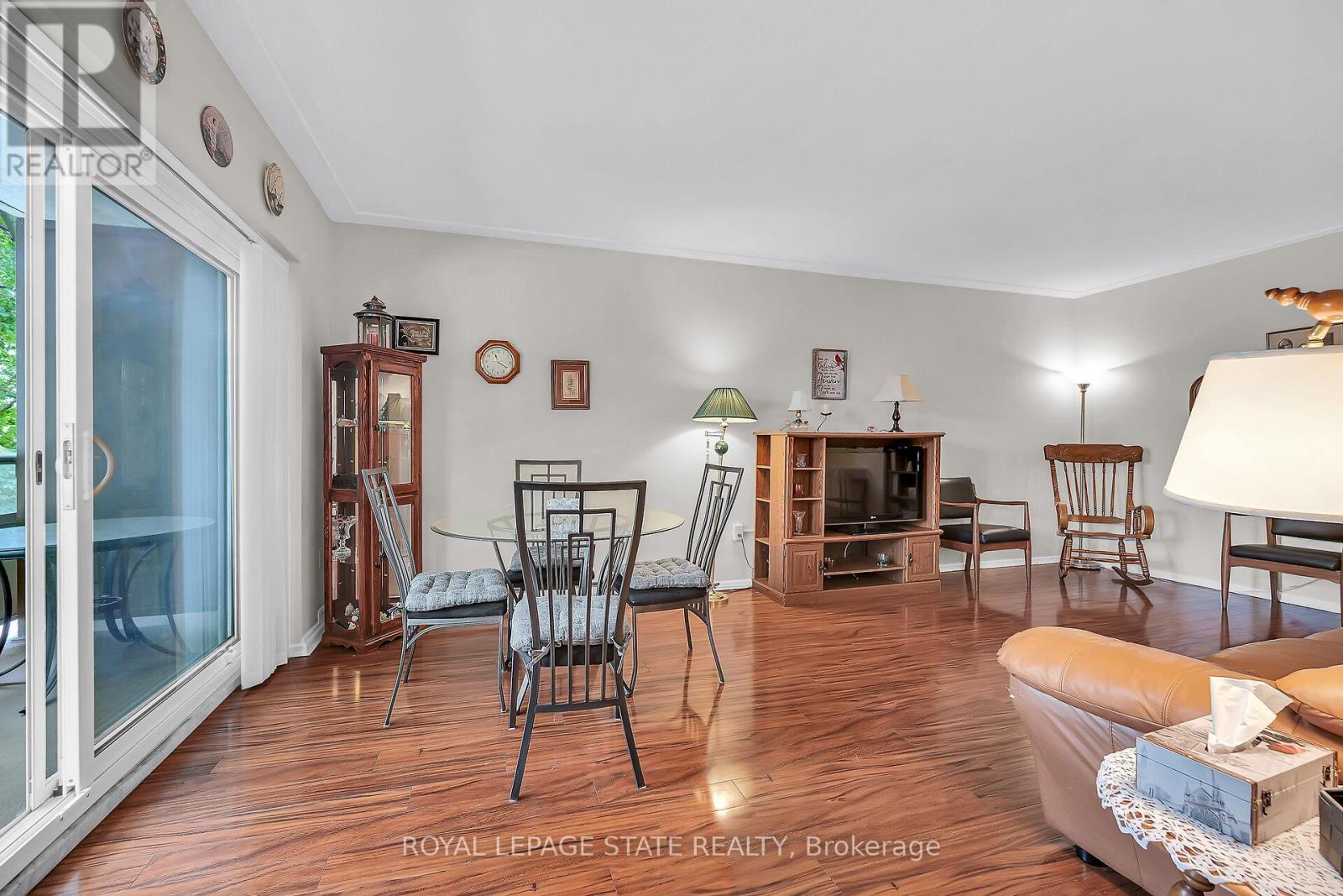 Photo 7 of 208 11 Woodman Drive S, Hamilton ON