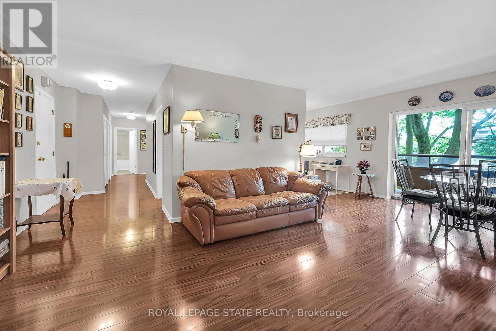Photo 9 of 208 11 Woodman Drive S, Hamilton ON