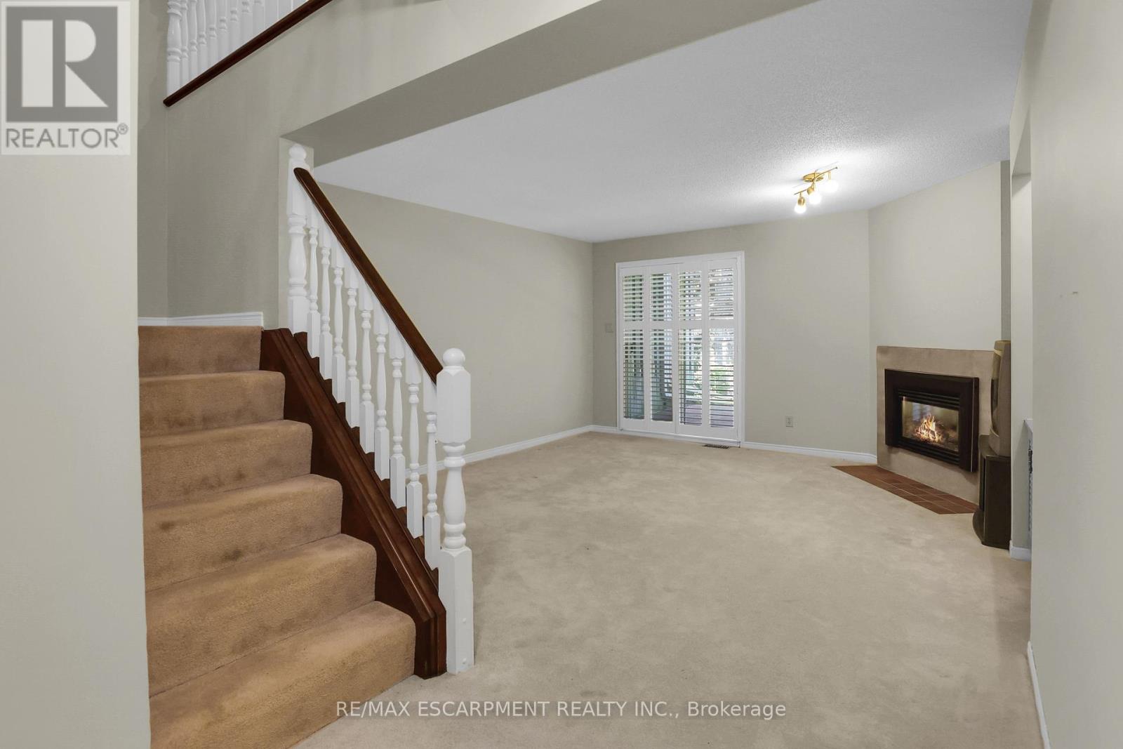 Photo 31 of 23 Robinson Street N, Grimsby ON