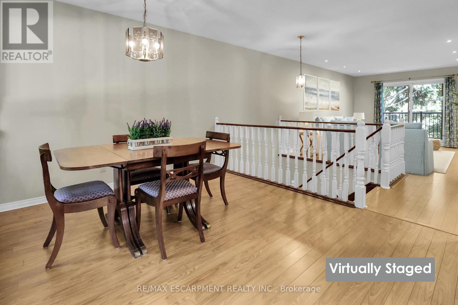 Photo 11 of 23 Robinson Street N, Grimsby ON