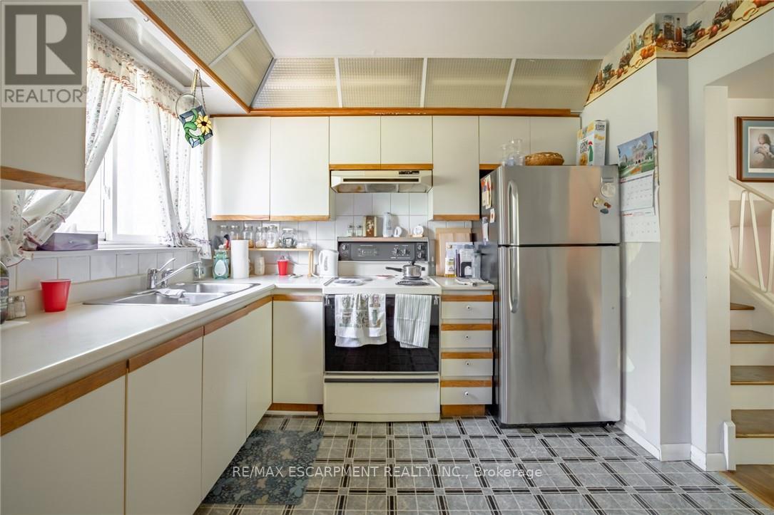 Photo 10 of 176 Laurier Avenue, Hamilton ON