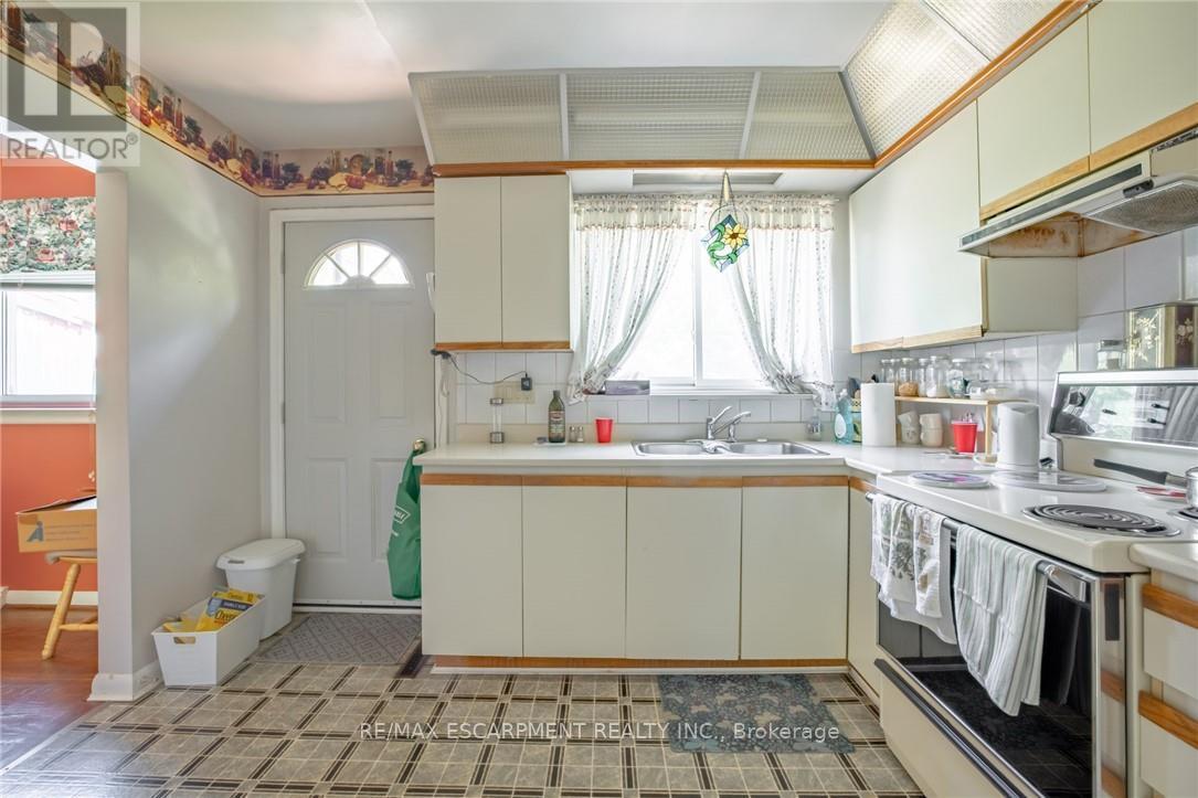 Photo 9 of 176 Laurier Avenue, Hamilton ON