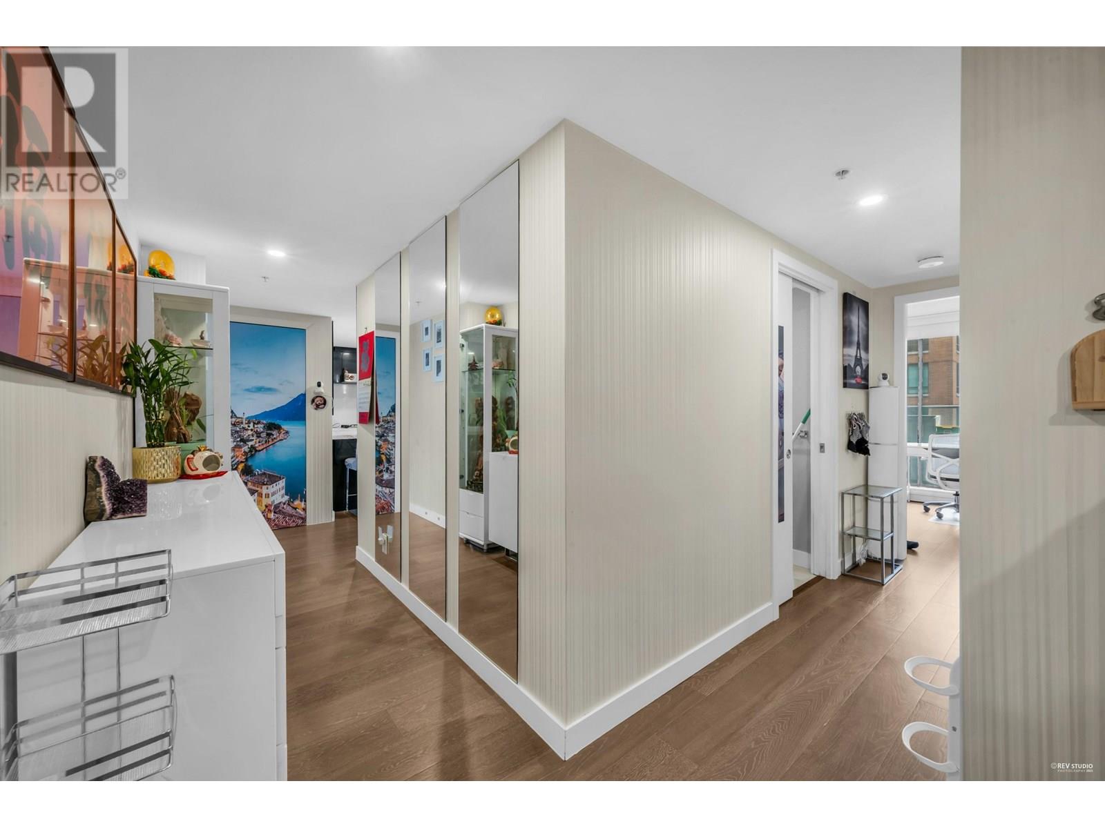 Photo 4 of 1709 777 Richards Street, Vancouver BC
