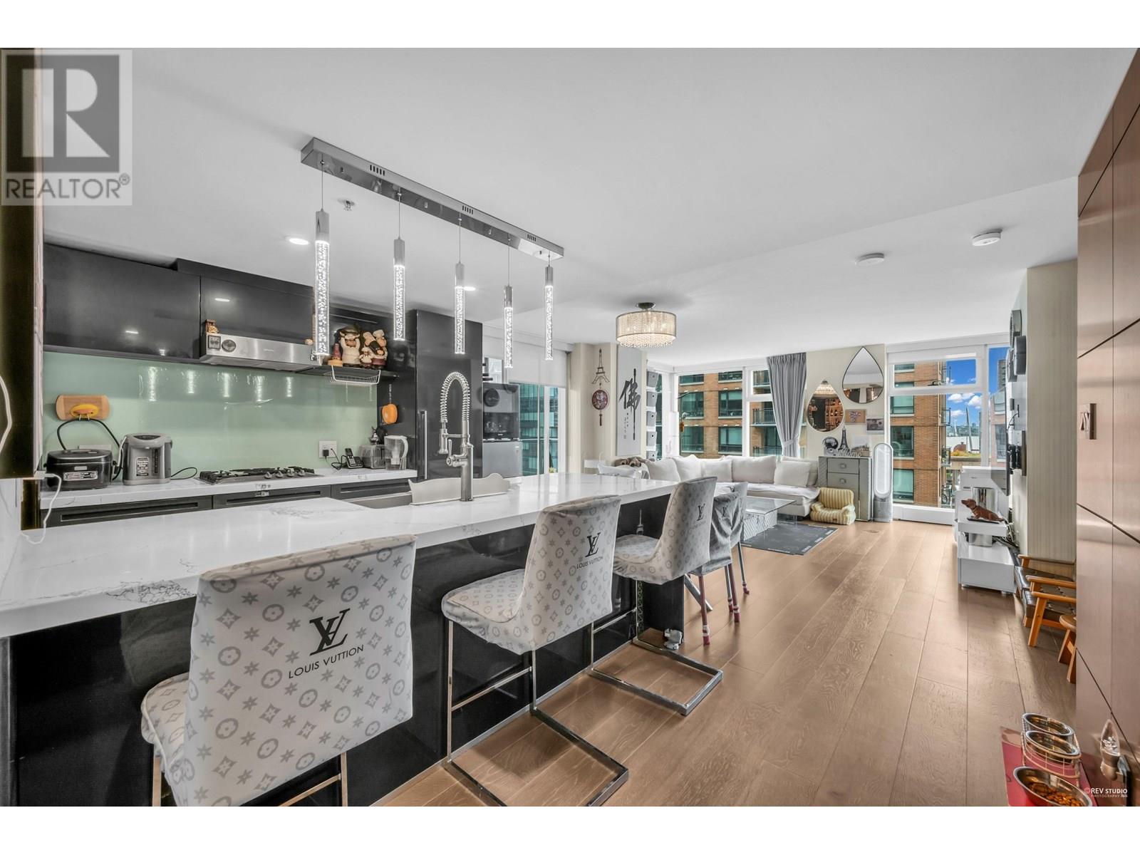 Photo 7 of 1709 777 Richards Street, Vancouver BC
