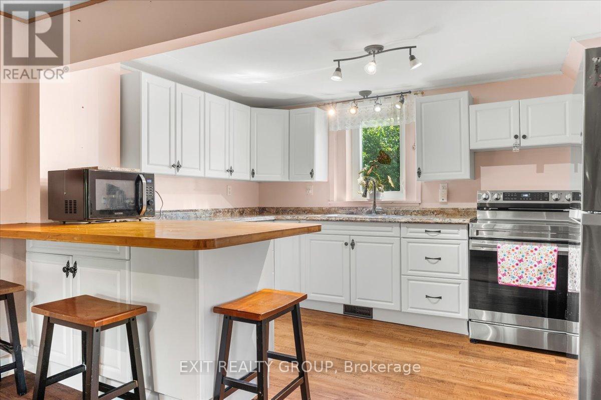 Photo 9 of 358 Riverside Parkway, Quinte West ON