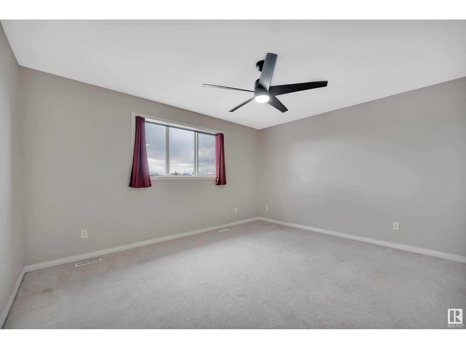 Photo 41 of 4611 160 Av Nw, Edmonton AB