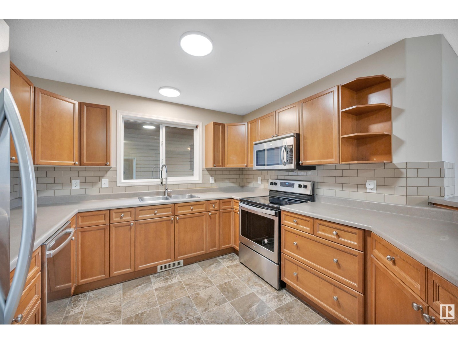 Photo 15 of 4611 160 Av Nw, Edmonton AB