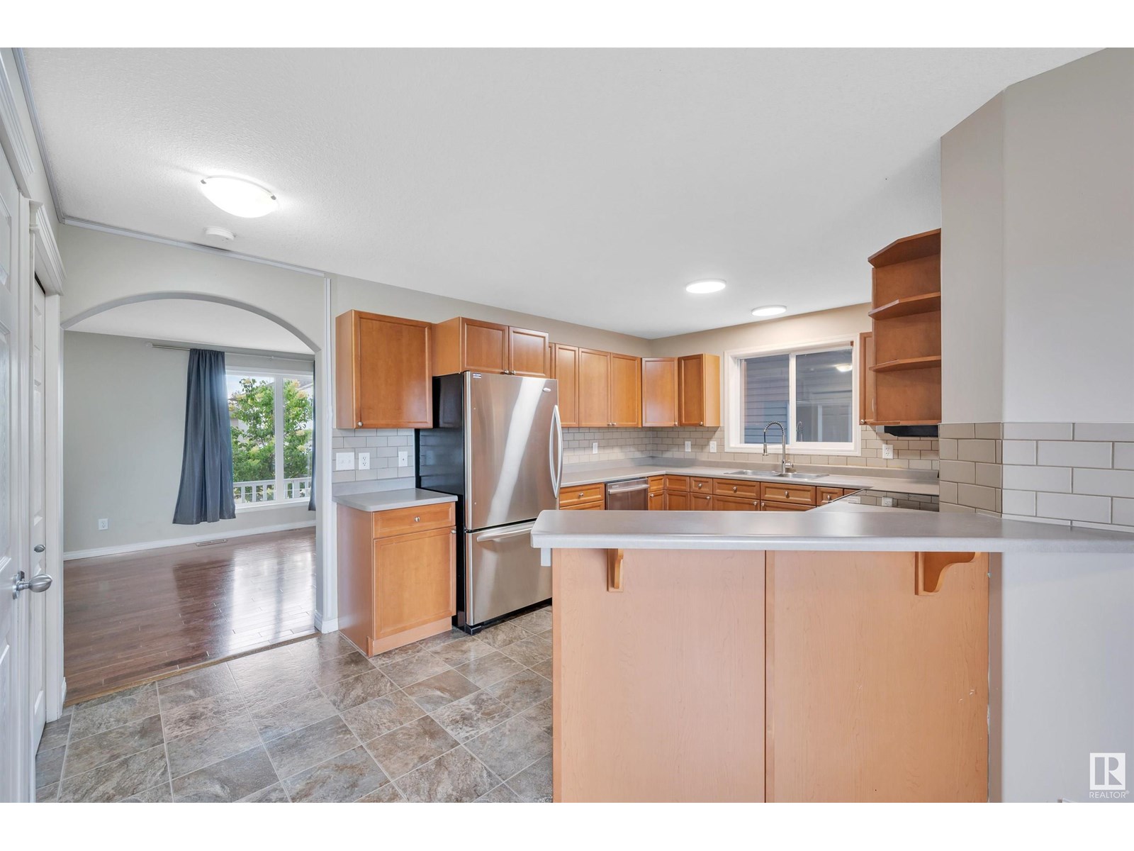 Photo 10 of 4611 160 Av Nw, Edmonton AB