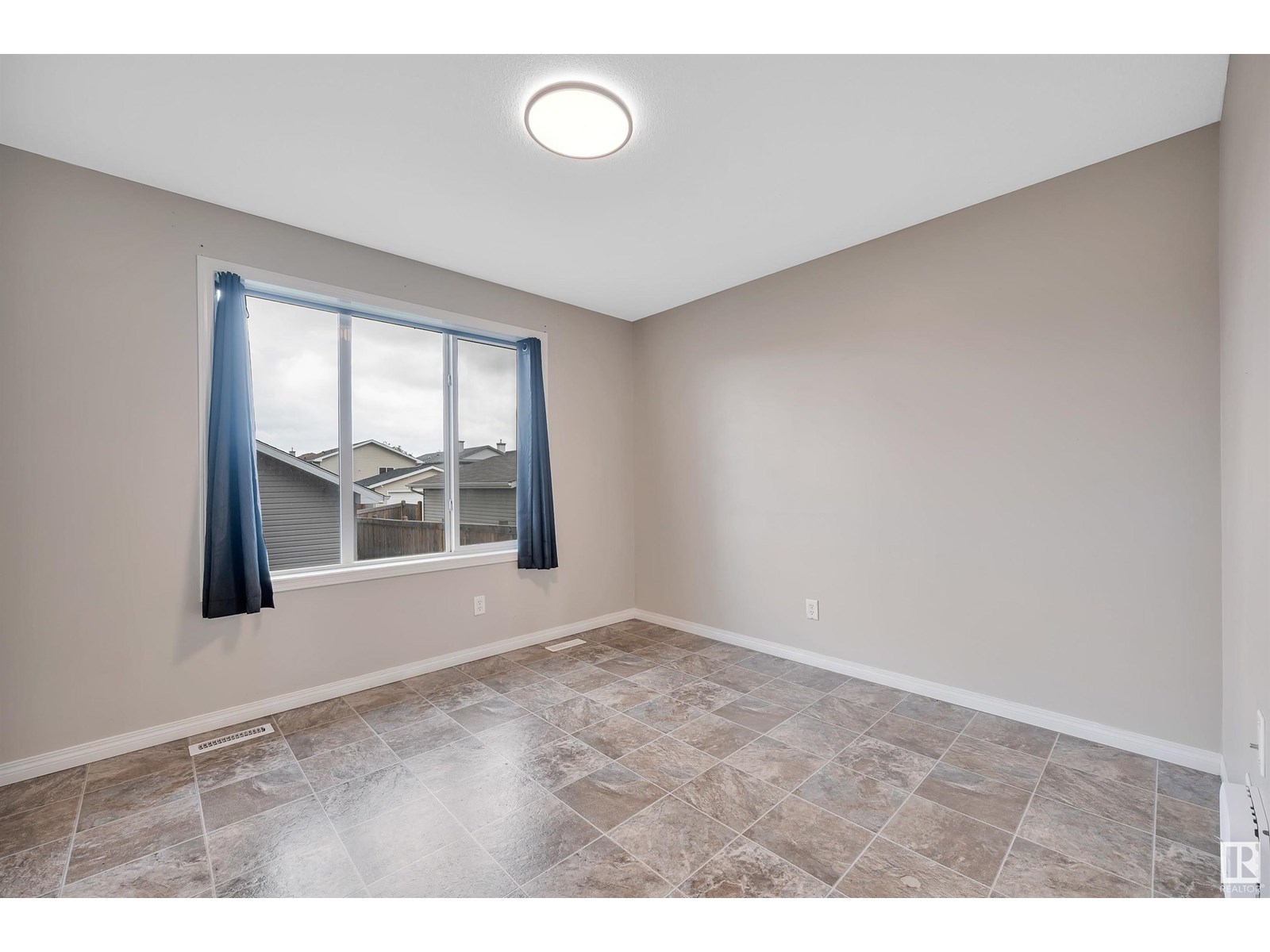 Photo 38 of 4611 160 Av Nw, Edmonton AB