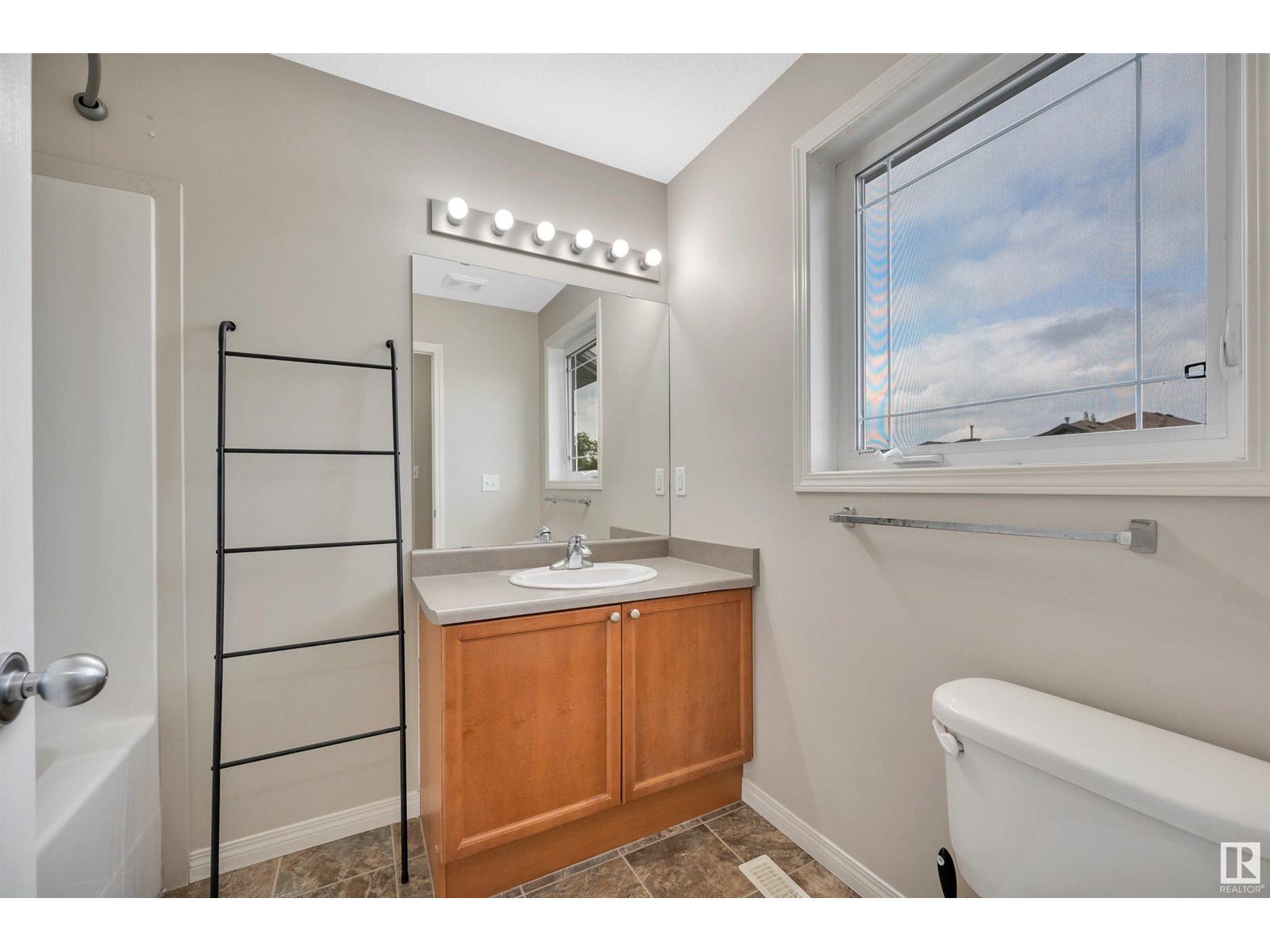 Photo 52 of 4611 160 Av Nw, Edmonton AB