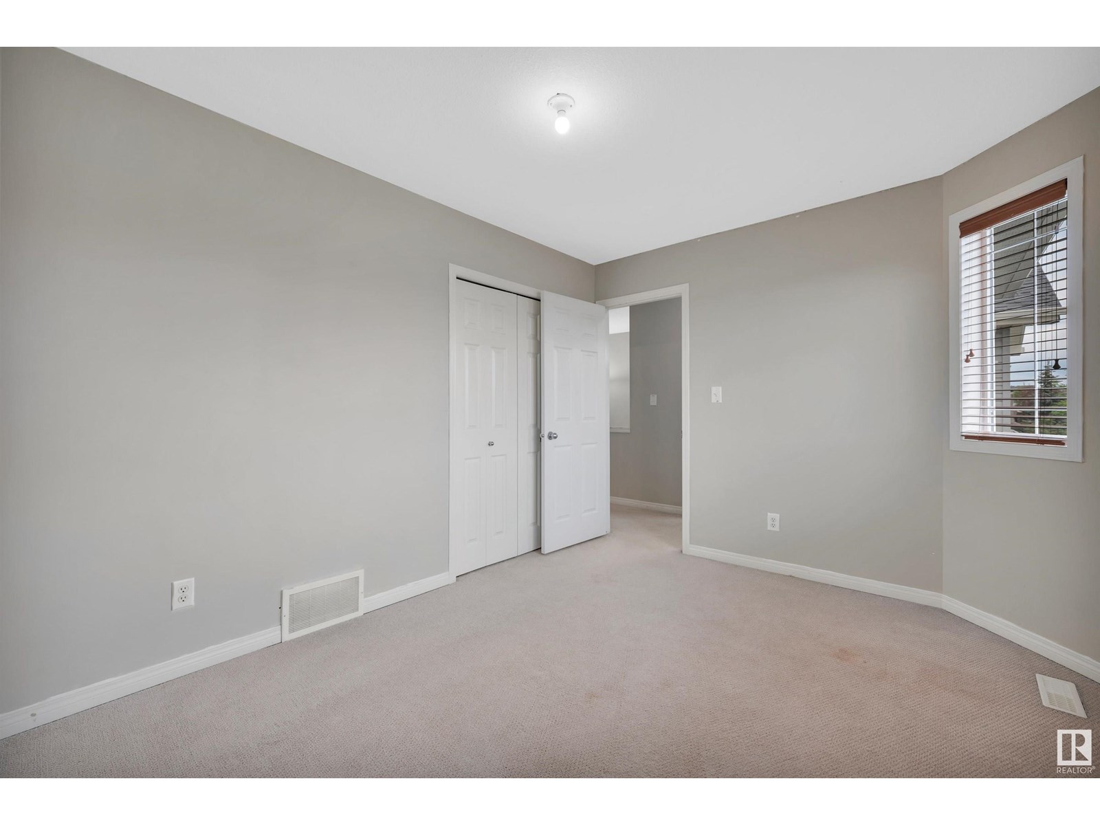 Photo 27 of 4611 160 Av Nw, Edmonton AB