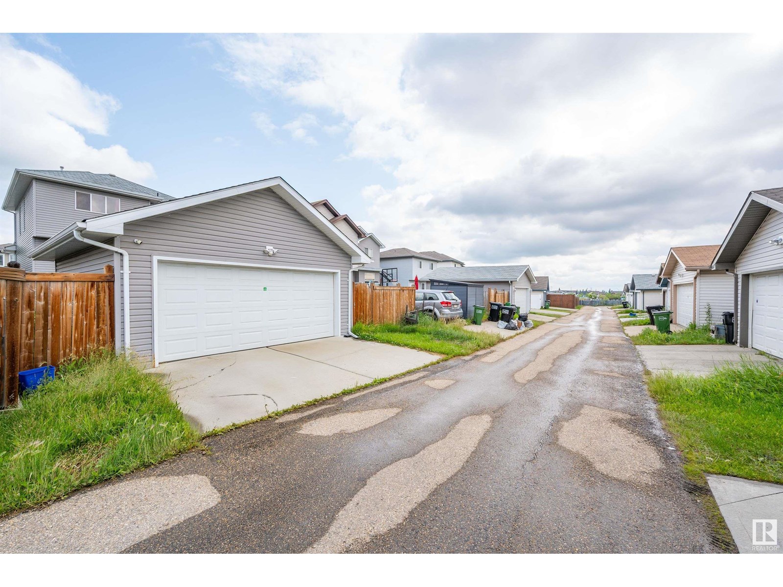 Photo 14 of 4611 160 Av Nw, Edmonton AB