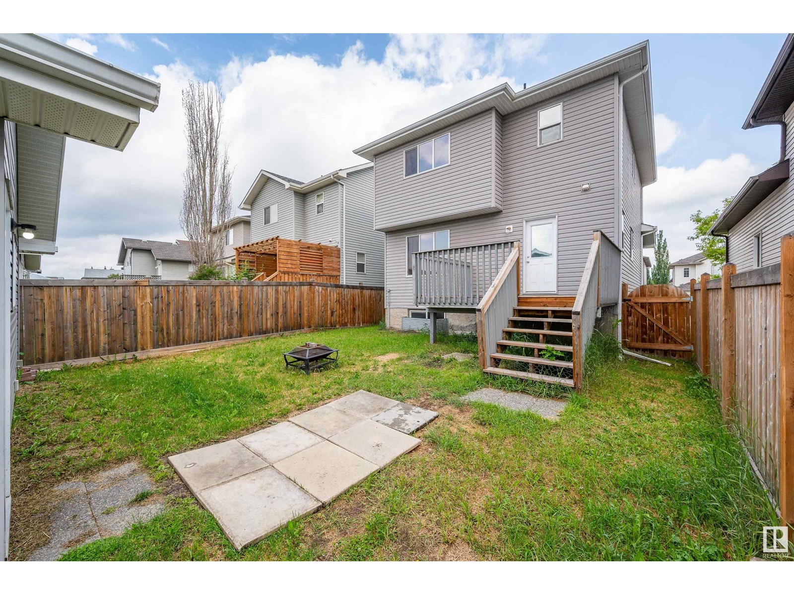 Photo 3 of 4611 160 Av Nw, Edmonton AB
