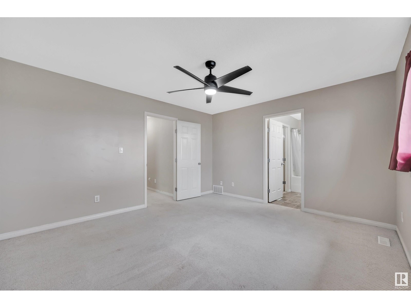 Photo 6 of 4611 160 Av Nw, Edmonton AB