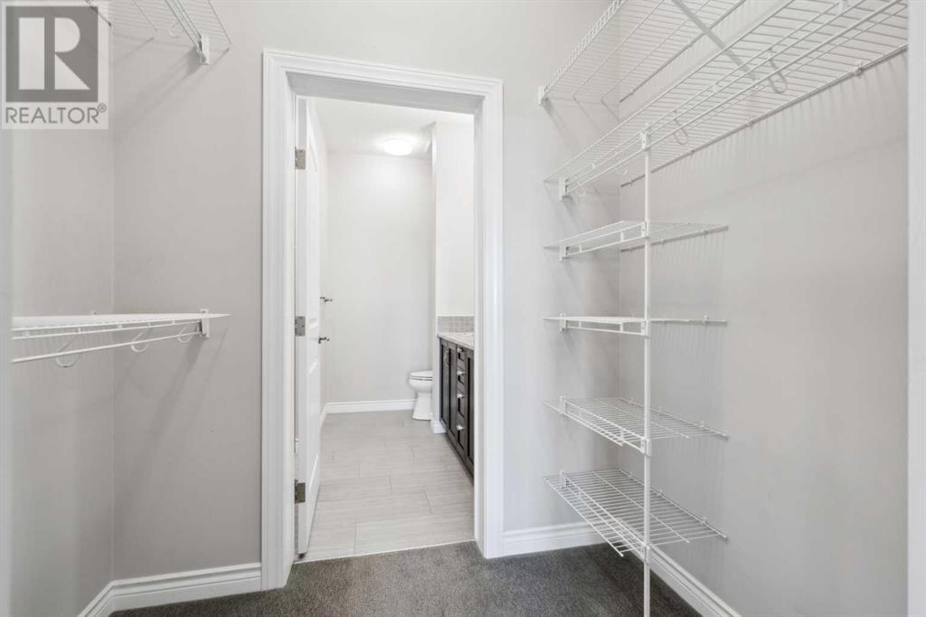 Single Family House for Sale in   Quarry Gate SE Douglasdale/Glen Calgary 