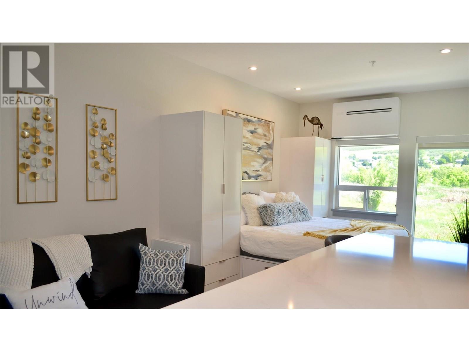 #221 2555 LAKESHORE ROAD - Image 1