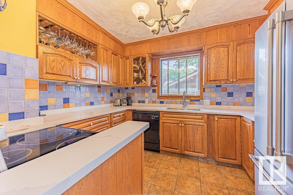 Photo 10 of 11133 57 St Nw, Edmonton AB
