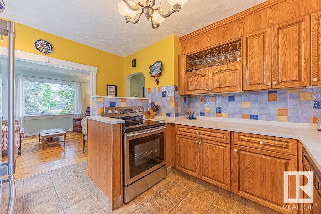 Photo 11 of 11133 57 St Nw, Edmonton AB