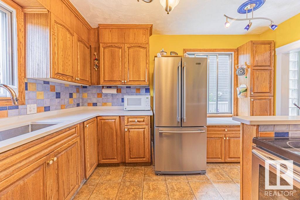 Photo 14 of 11133 57 St Nw, Edmonton AB