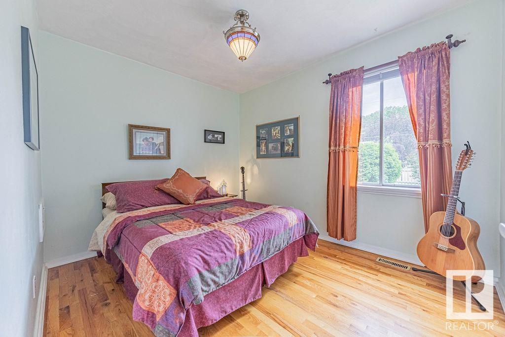 Photo 19 of 11133 57 St Nw, Edmonton AB