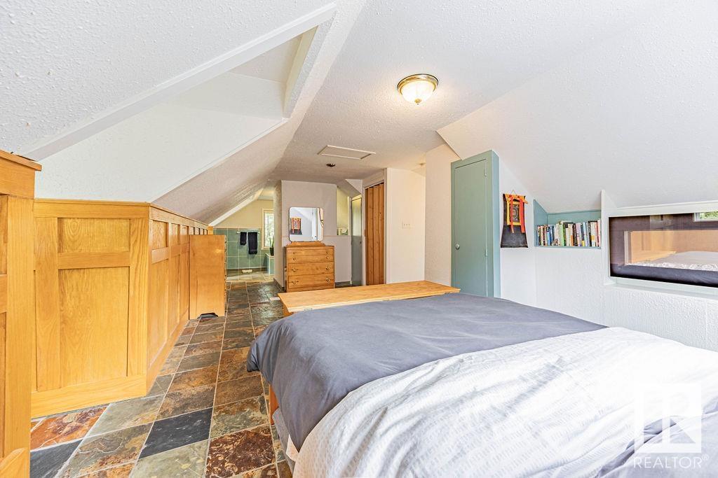 Photo 25 of 11133 57 St Nw, Edmonton AB