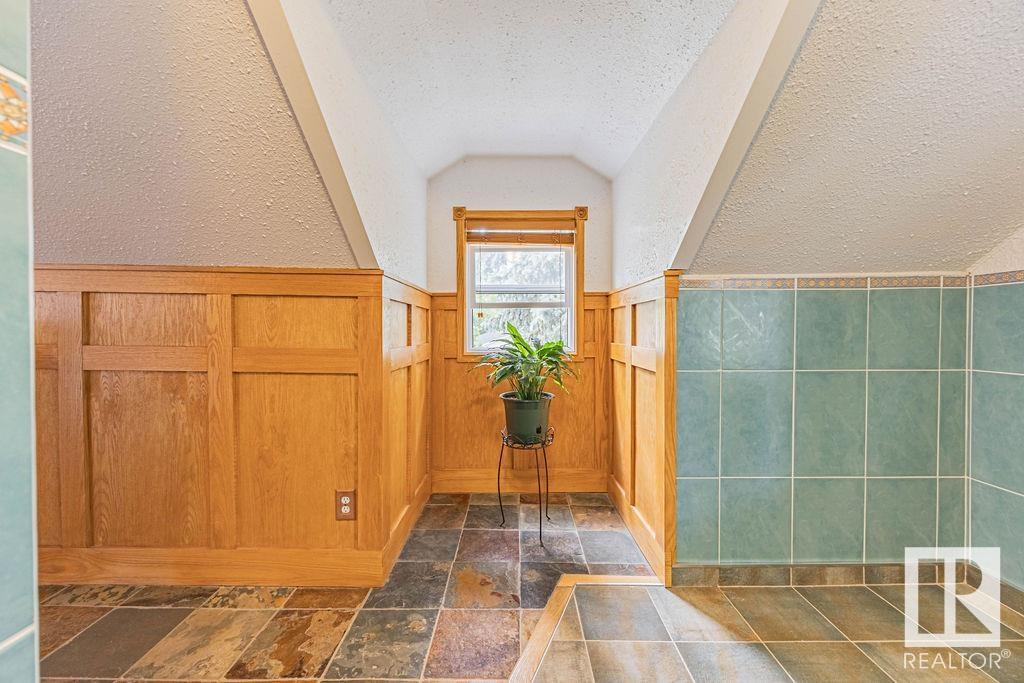Photo 29 of 11133 57 St Nw, Edmonton AB