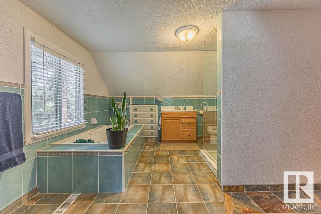 Photo 32 of 11133 57 St Nw, Edmonton AB