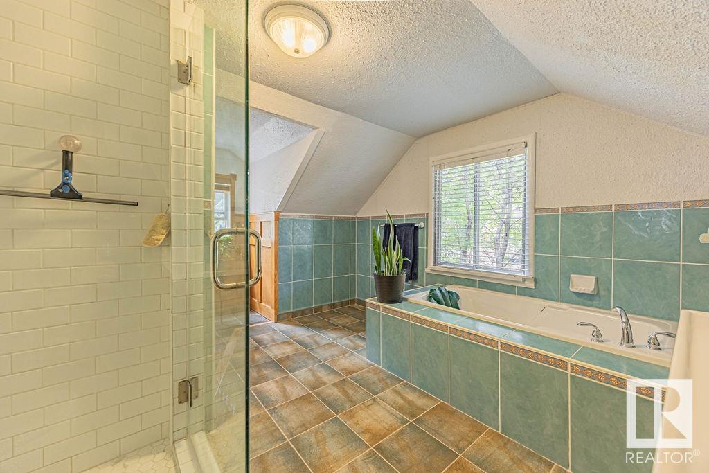 Photo 35 of 11133 57 St Nw, Edmonton AB