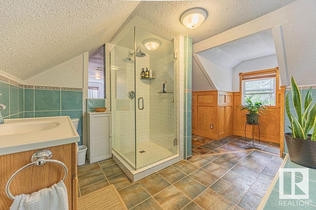 Photo 36 of 11133 57 St Nw, Edmonton AB