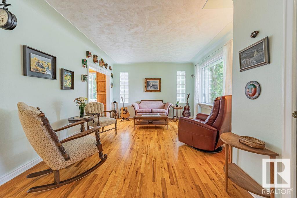 Photo 4 of 11133 57 St Nw, Edmonton AB