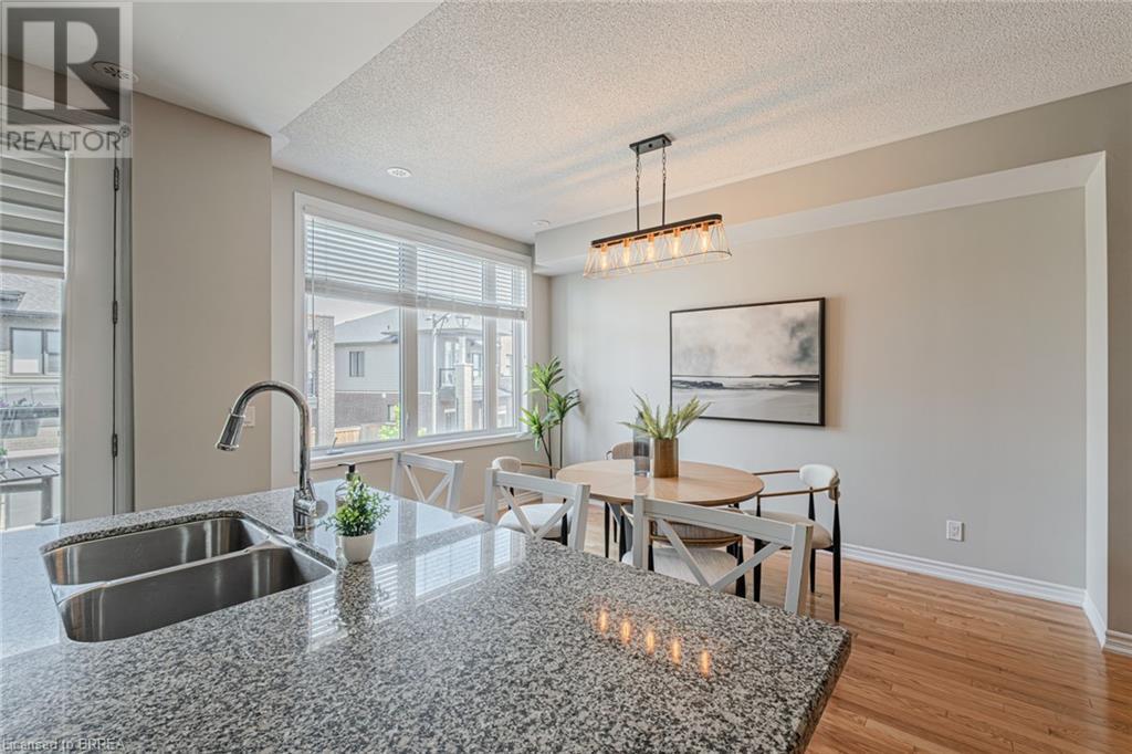 Photo 16 of 422 Athabasca Common, Oakville ON