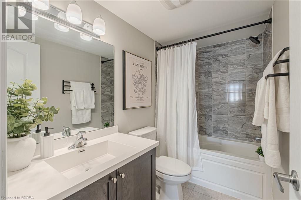 Photo 32 of 422 Athabasca Common, Oakville ON