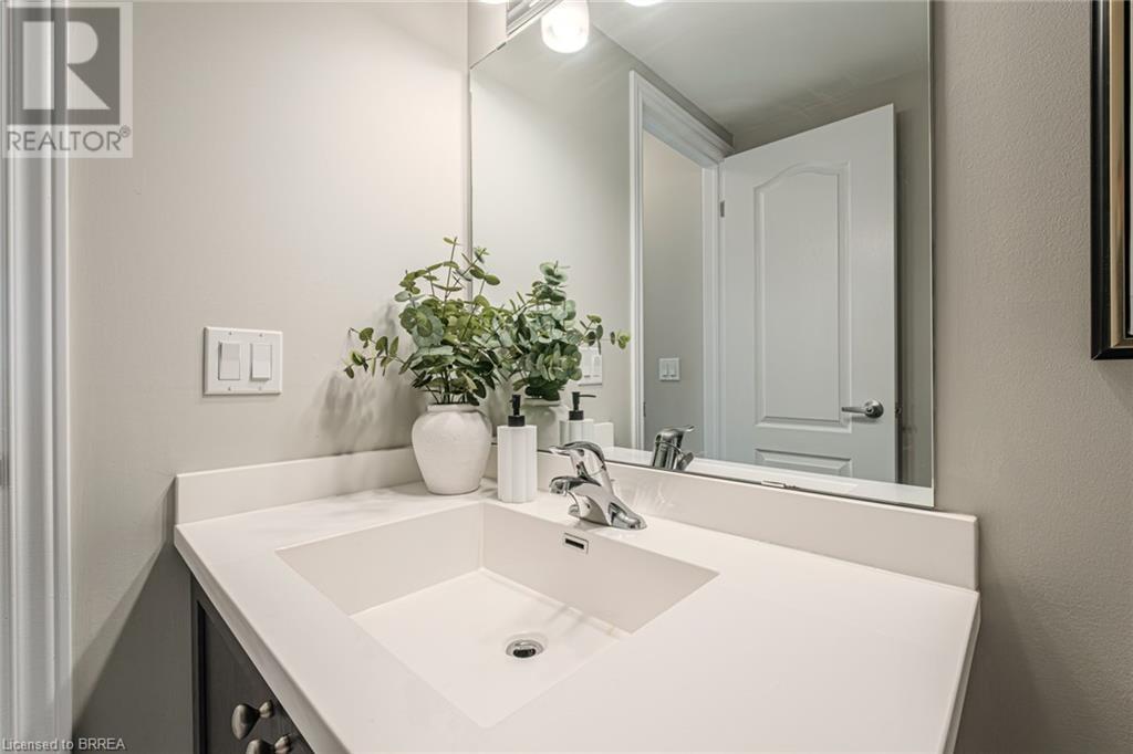 Photo 33 of 422 Athabasca Common, Oakville ON