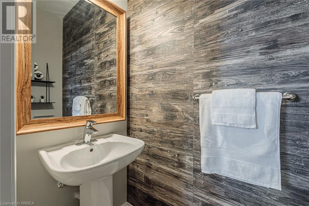Photo 9 of 422 Athabasca Common, Oakville ON