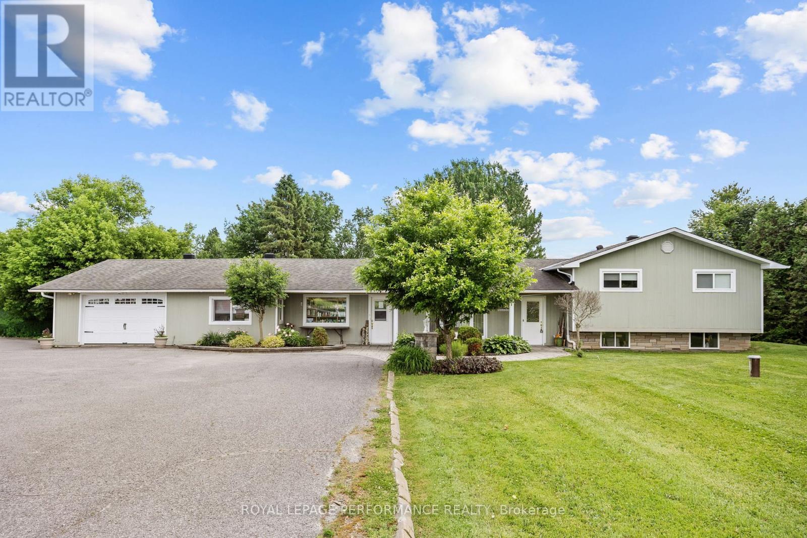 Photo 23 of 1430 Notre Dame Street, Russell ON