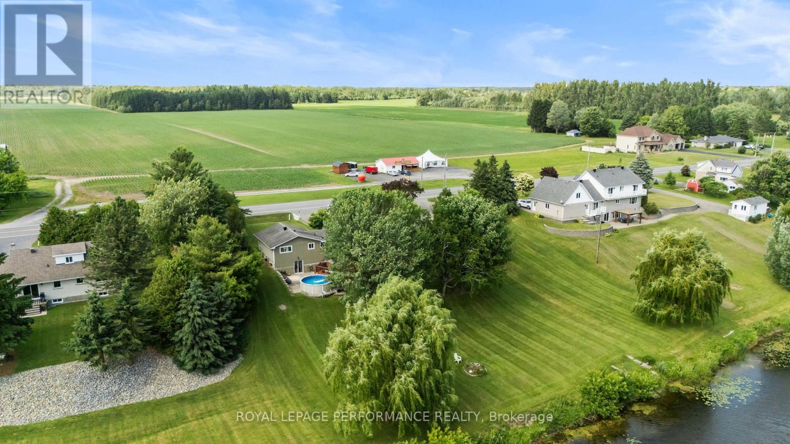 Photo 13 of 1430 Notre Dame Street, Russell ON