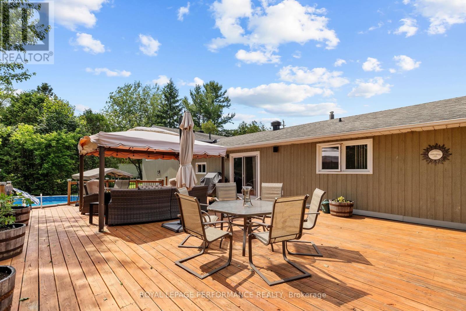 Photo 17 of 1430 Notre Dame Street, Russell ON
