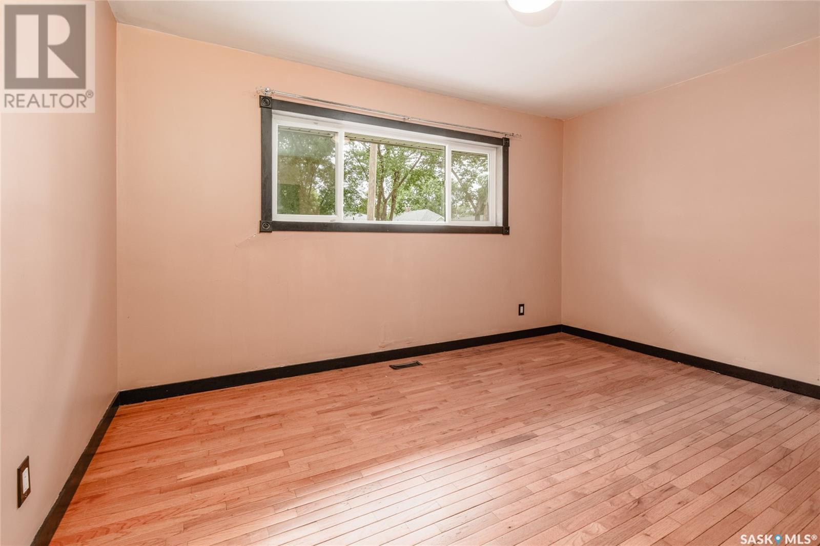 Photo 8 of 1115 6th Avenue Nw, Moose Jaw SK