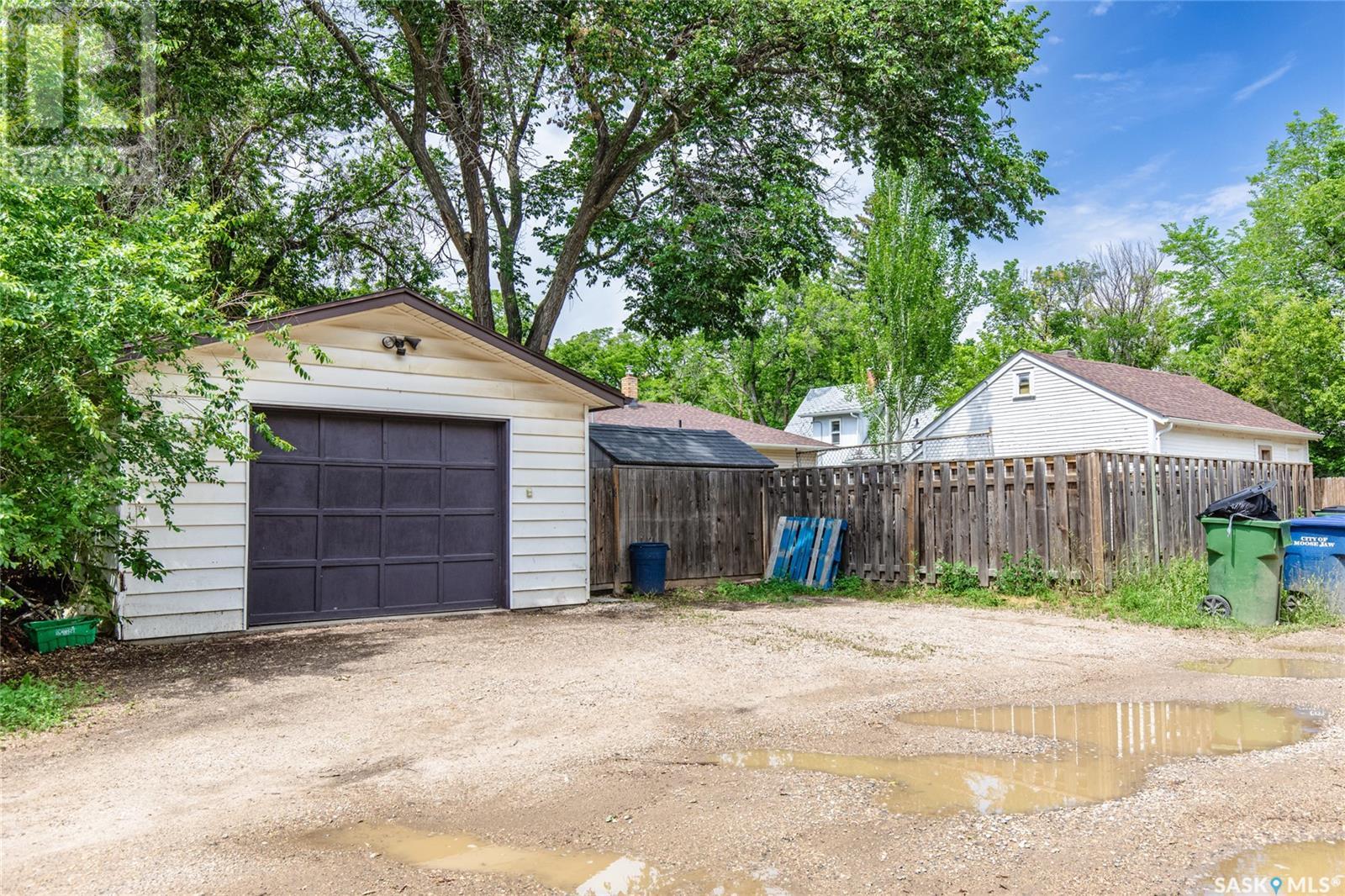 Photo 39 of 1115 6th Avenue Nw, Moose Jaw SK