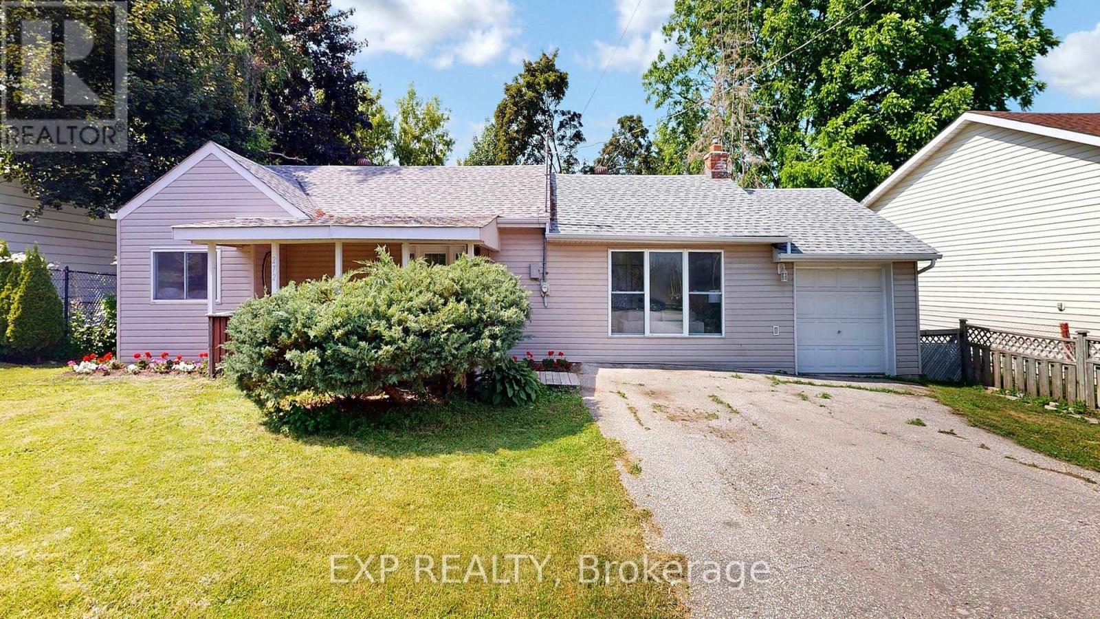 Photo 1 of 272 Mcmillan Drive, Georgina ON